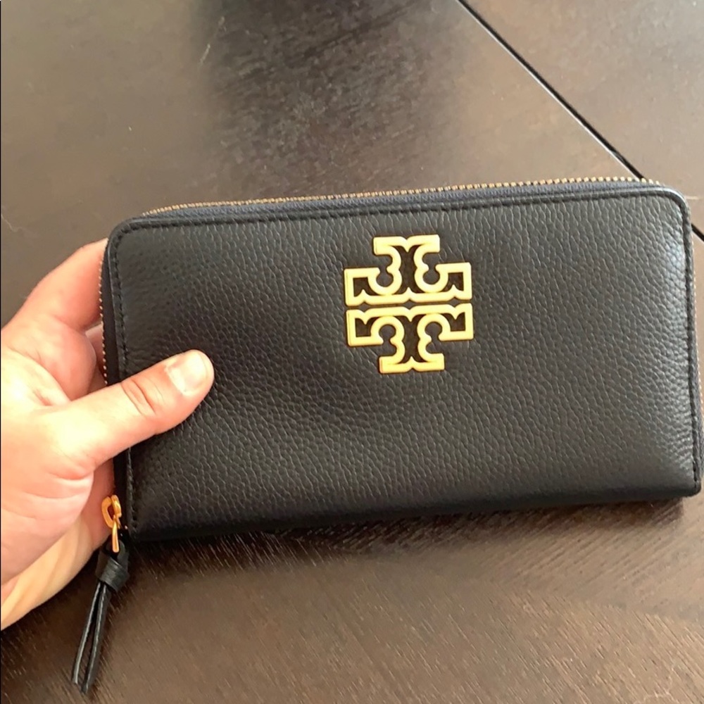Tory Burch Britten Continental Zip Wallet